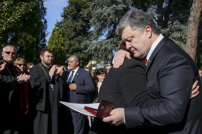 Президент Украины наградил посмертно орденом "За Мужество"  украинца Анатолия Короля, который погиб в Италии, сдерживая грабителей