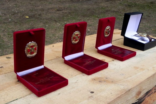 Гвардейцы, обороняющие Мариуполь, получили награды ко Дню Конституции